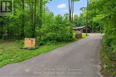 11 Woodland Crescent