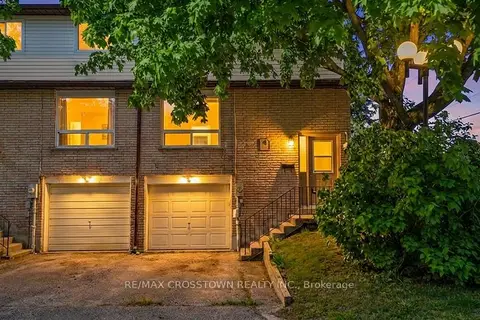 1095 Mississaga Street W 121