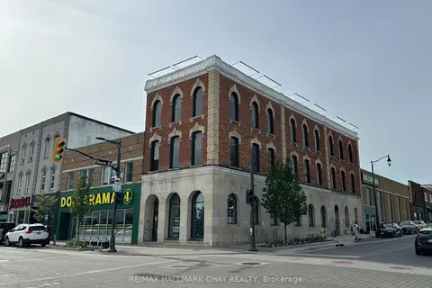 64 Dunlop Street E
