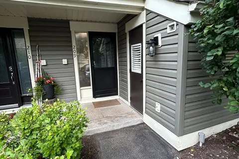 209 Escarpment Crescent 19