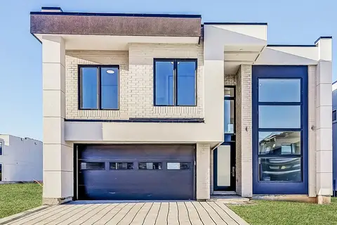 3779 Sunbank Crescent