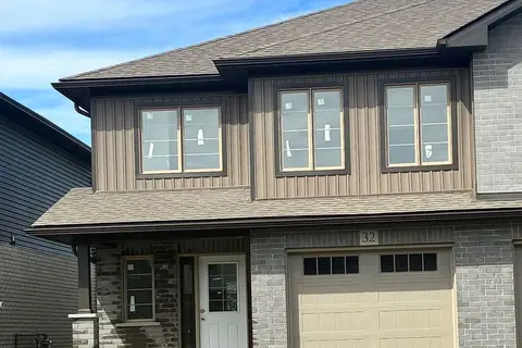 32 Strath Crescent