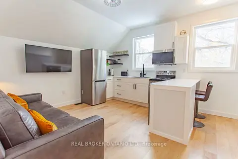 97 ALBERT Street S Upper