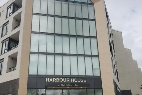 31 Huron Street 207