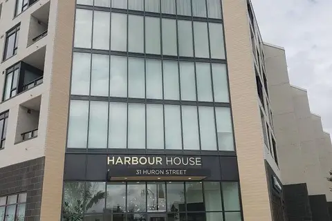 31 Huron Street 403