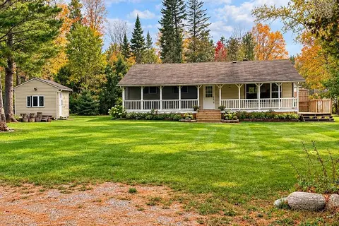 52 Grandview Crescent