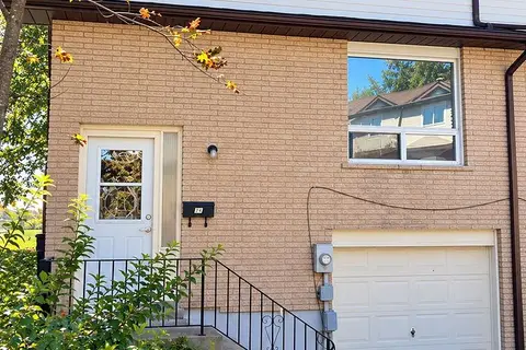 1095 Mississaga Street W 44