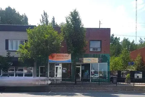 63 Government Road W