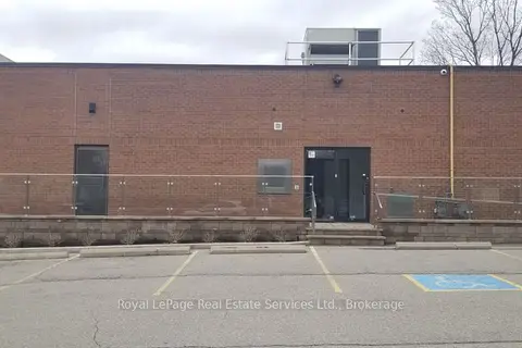 60 Lakeshore Road W 1
