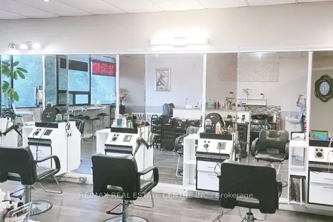 333 Dundas Street E 206