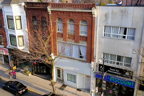 2963 Dundas Street W