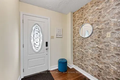 7 Hillpark Trail