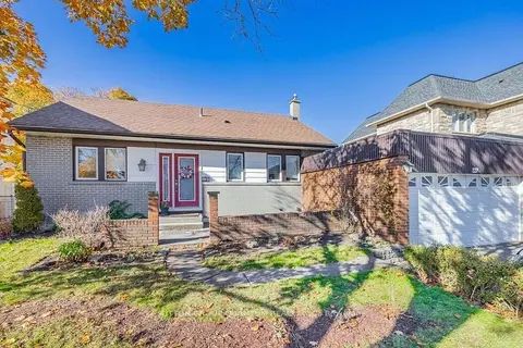 127 Mayfield Drive N