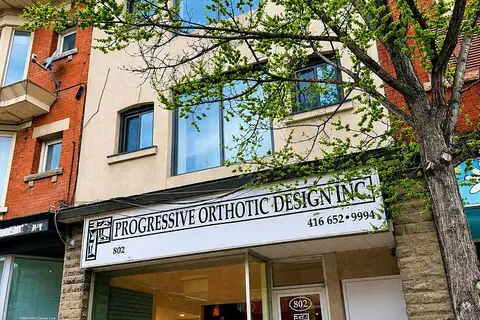 802 Bloor Street W