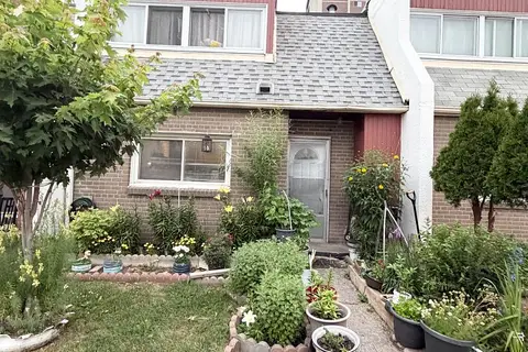 2901 Jane Street 52