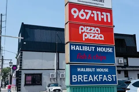 2814 Lakeshore Boulevard W 2