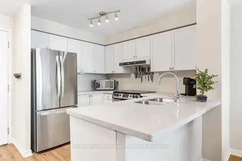 2565 Erin Centre Boulevard PH7