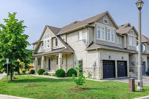 2 Nectarlane Avenue