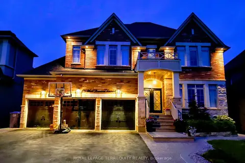 19 Black Diamond Crescent