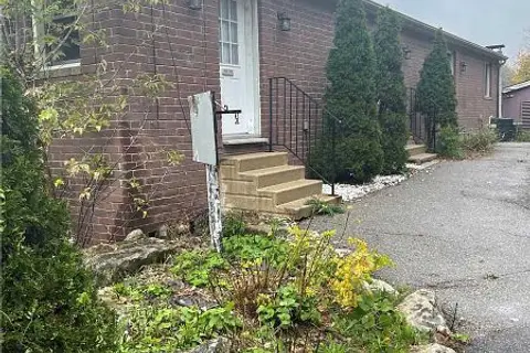 43 MAIN Street S 2B