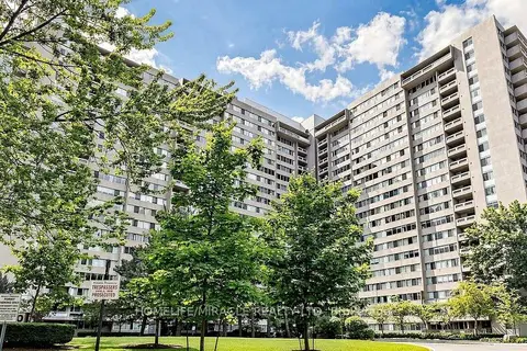 3590 Kaneff Crescent 313
