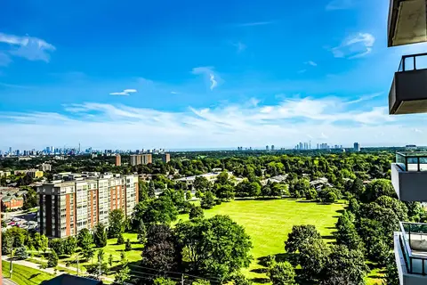 4010 Eglinton Avenue W 1312