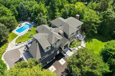 1296 Dundas Street