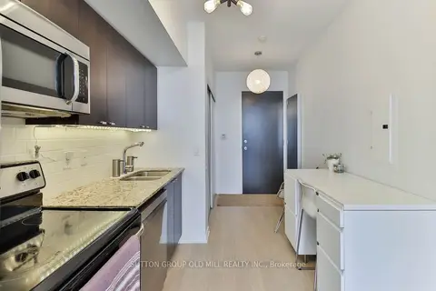 105 The Queensway 2709