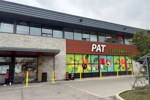 333 Dundas St E Street