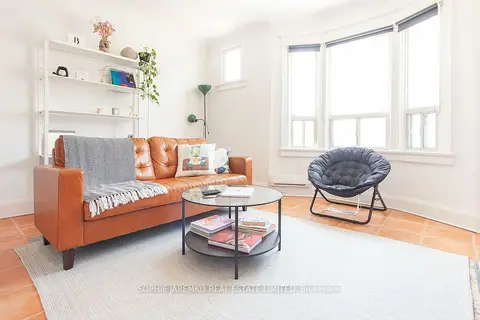 2102A Dundas Street W