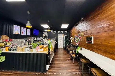 11 Queen Street W