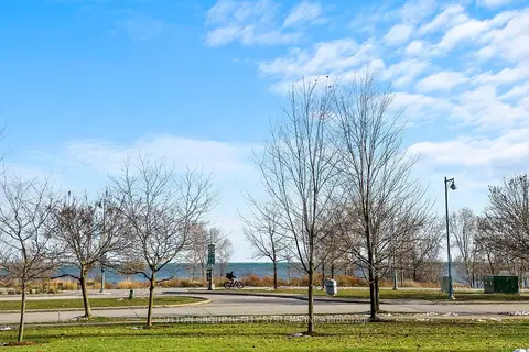2095 Lake Shore Boulevard W 102