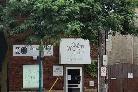 3301 lake shore Boulevard W 101