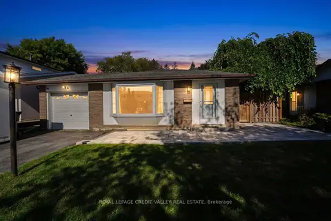 16 Lockton Crescent