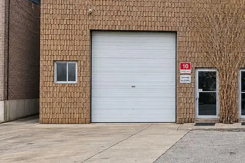 10 Jenet Avenue