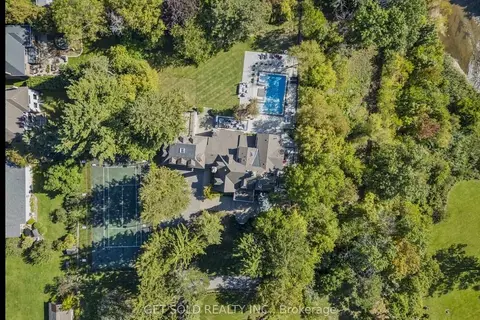2552 Jarvis Street