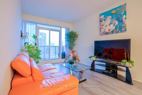 349 Rathburn Road W 512