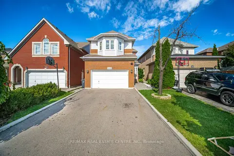 2485 Strathmore Crescent N
