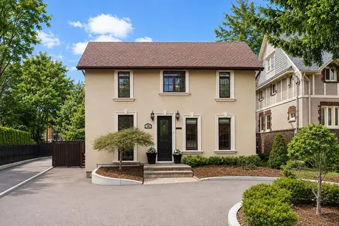 36 Mississauga Road N