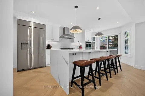 1073 Grandeur Crescent
