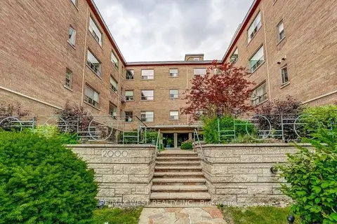 2000 Bloor Street W 203
