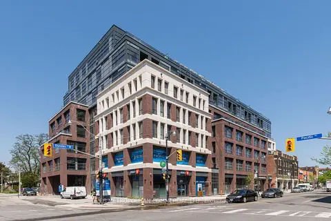 2946 Dundas Street West Street W 401