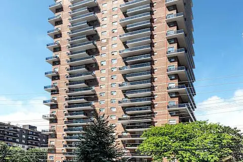 70 Park Street E 906