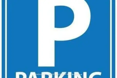 11 Applewood Lane Parking