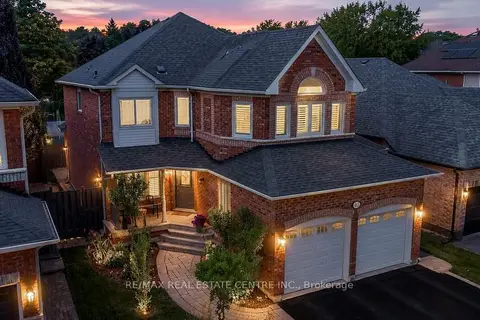 40 Hepburn Crescent N