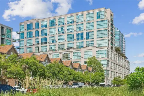 300 Manitoba Street 302