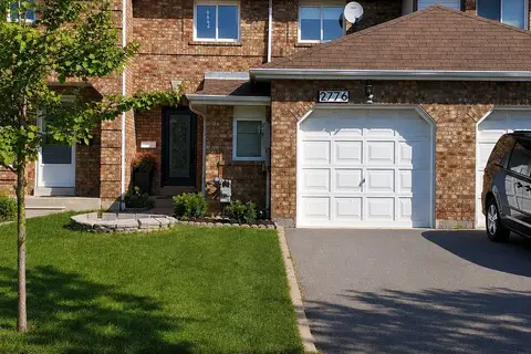 2776 Lindholm Crescent