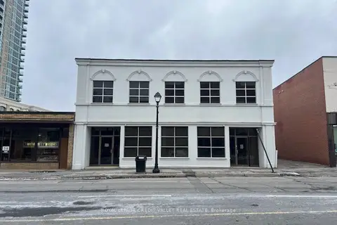 32 Queen Street W
