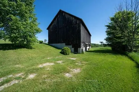 10817 Halls Lake Sd Rd Barn