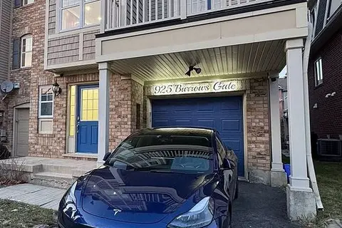925 Burrows Gate